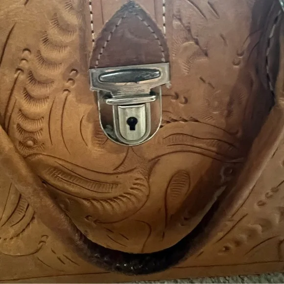 🪸 VINTAGE MR Canoa Industria Argentina Hand Tooled Leather Purse Suitcase Doc… - Picture 6 of 12